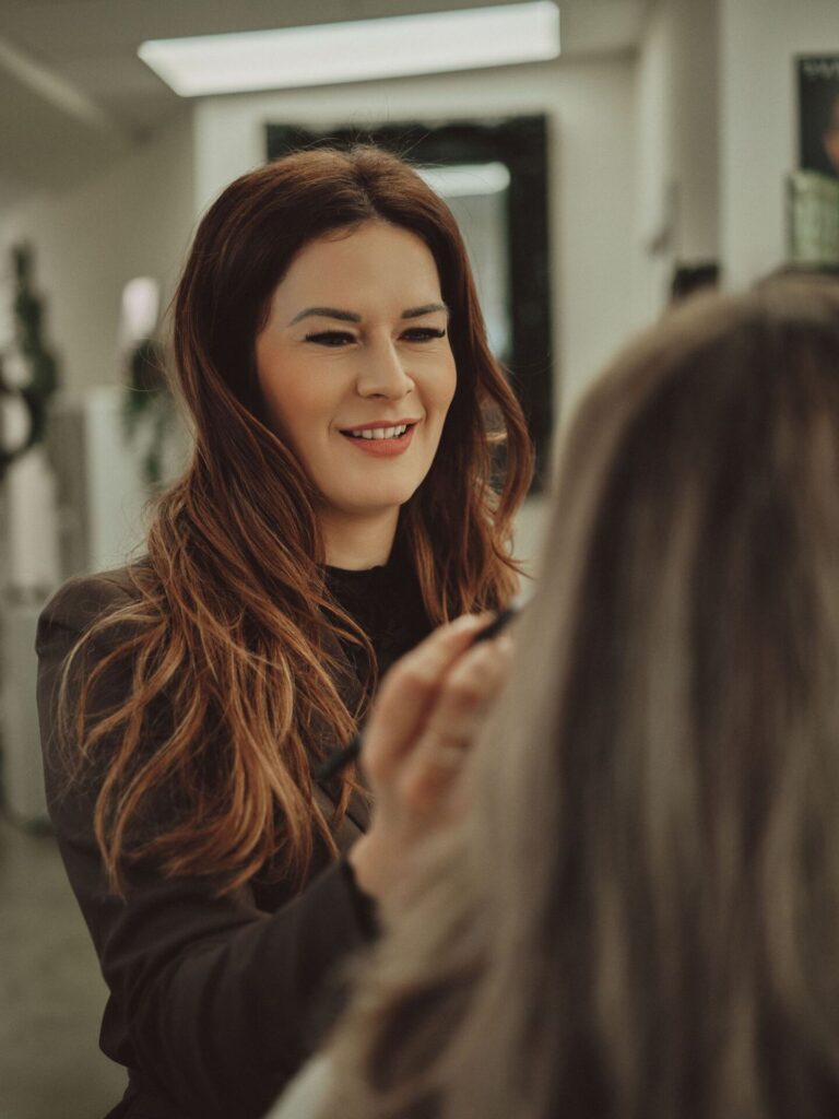 Make-upartiest van Beau'tique Nikita aan het werk